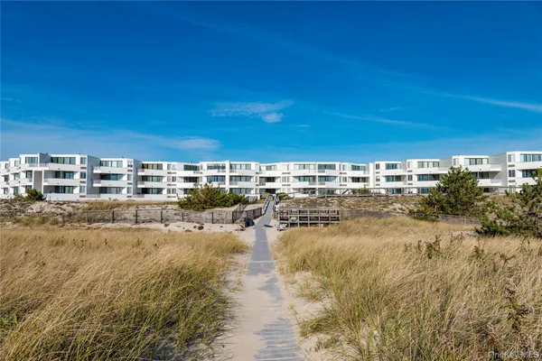 $1,599,000 | 261 Dune Road, Unit 5, Westhampton Beach, NY 11978