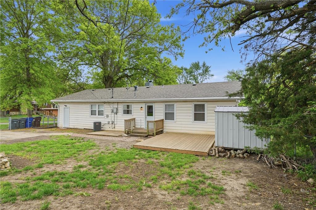 2902 West 7th Street Lawrence, KS 66049 - Photo 17 of 18