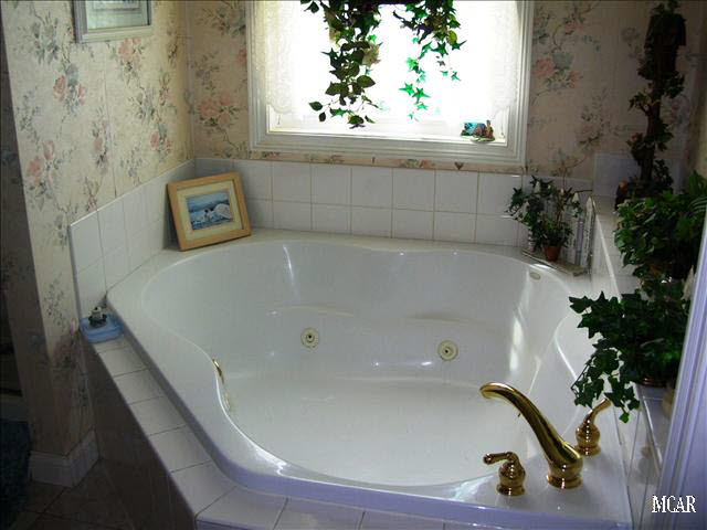 5194 Labo Road South Rockwood, MI 48179 - Photo 15 of 20 20015602-14.JPG