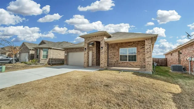 $2,600 | 2349 Waggoner Rnch Drive, Weatherford, TX 76087