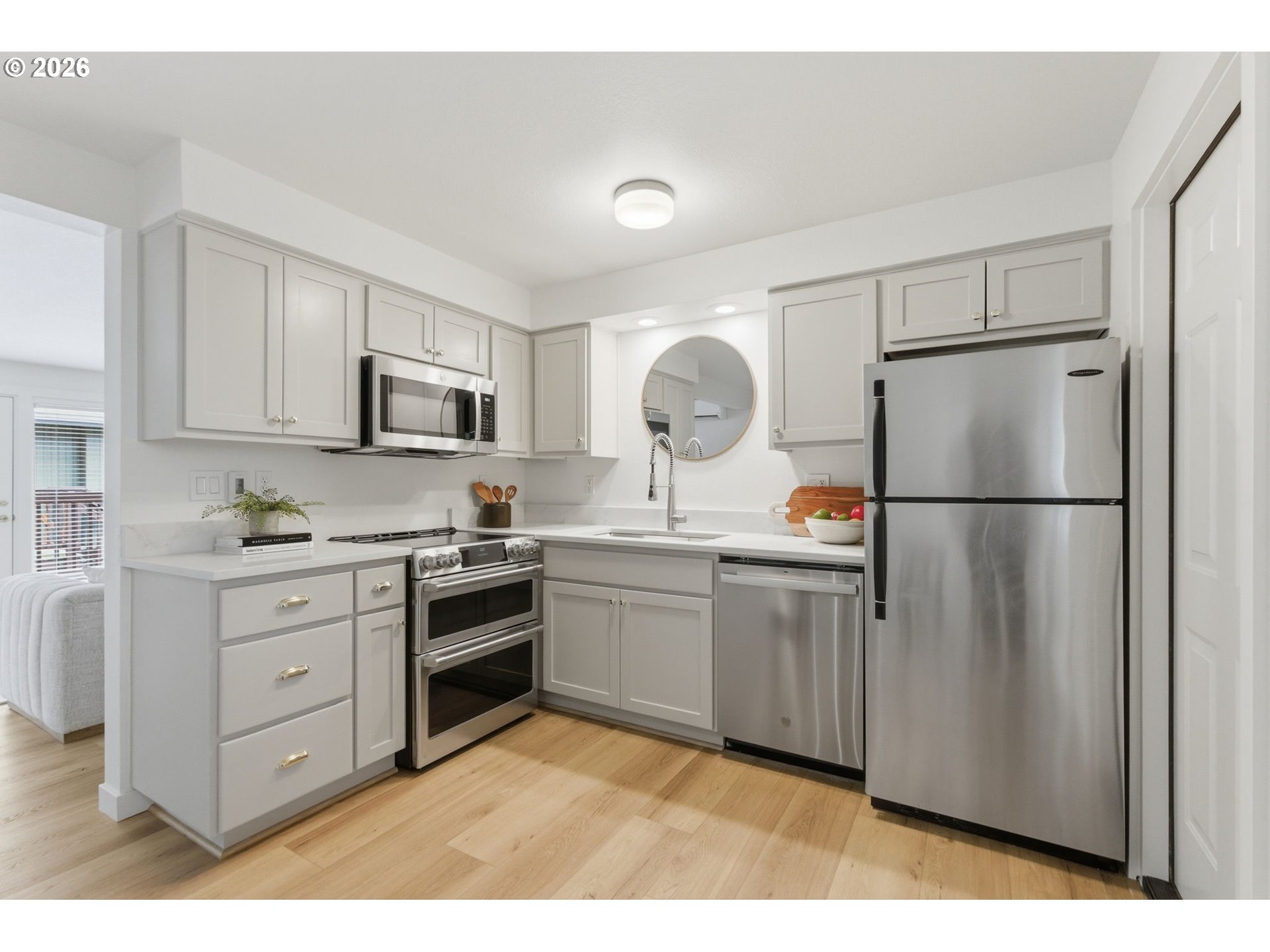 2945 Southwest Miles Street Portland, OR 97219 - Photo 12 of 31