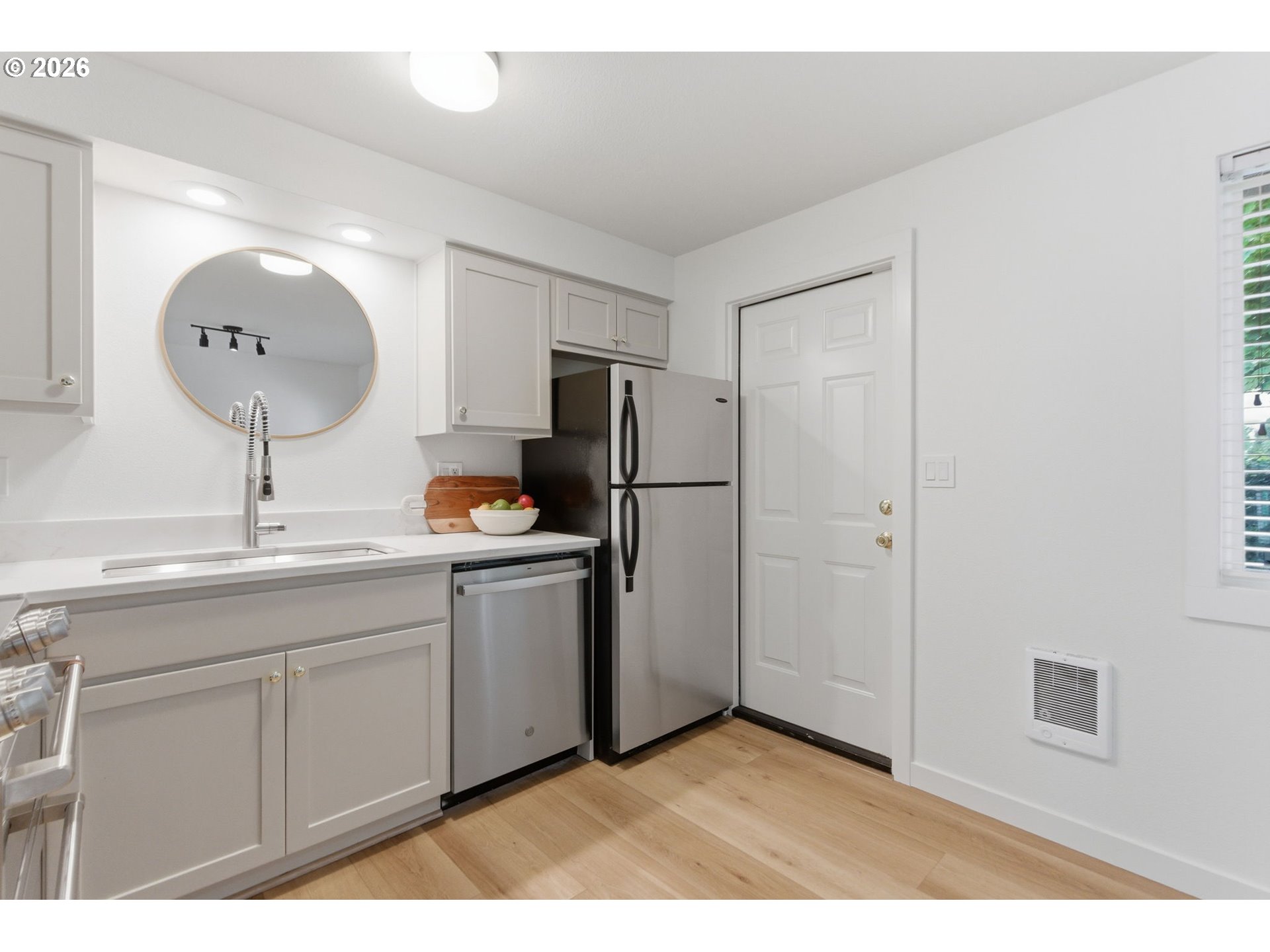 2945 Southwest Miles Street Portland, OR 97219 - Photo 13 of 31