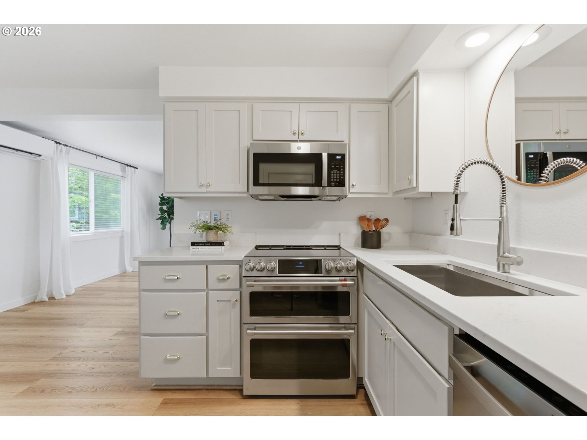 2945 Southwest Miles Street Portland, OR 97219 - Photo 14 of 31