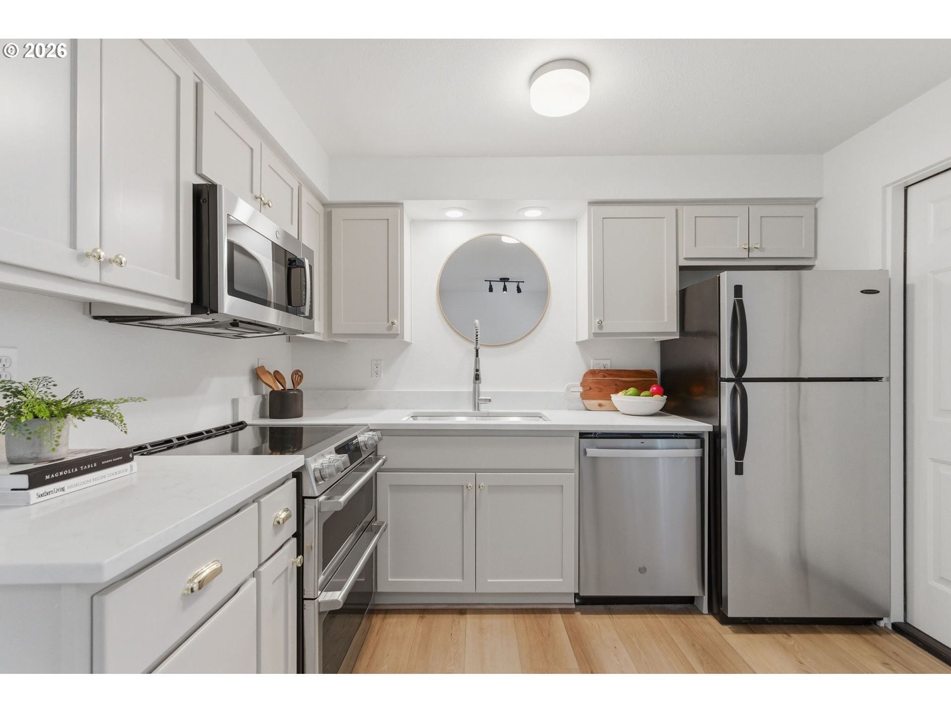 2945 Southwest Miles Street Portland, OR 97219 - Photo 15 of 31