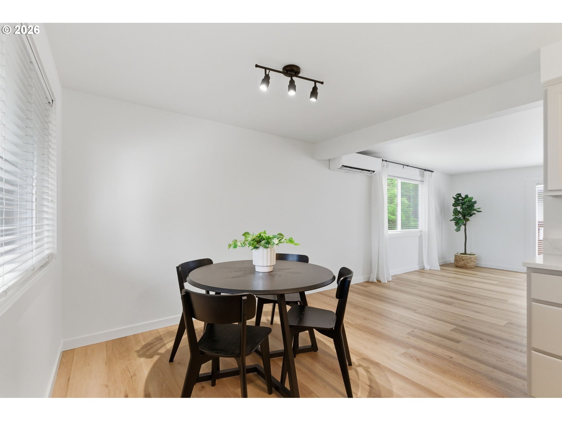 2945 Southwest Miles Street Portland, OR 97219 - Photo 17 of 31