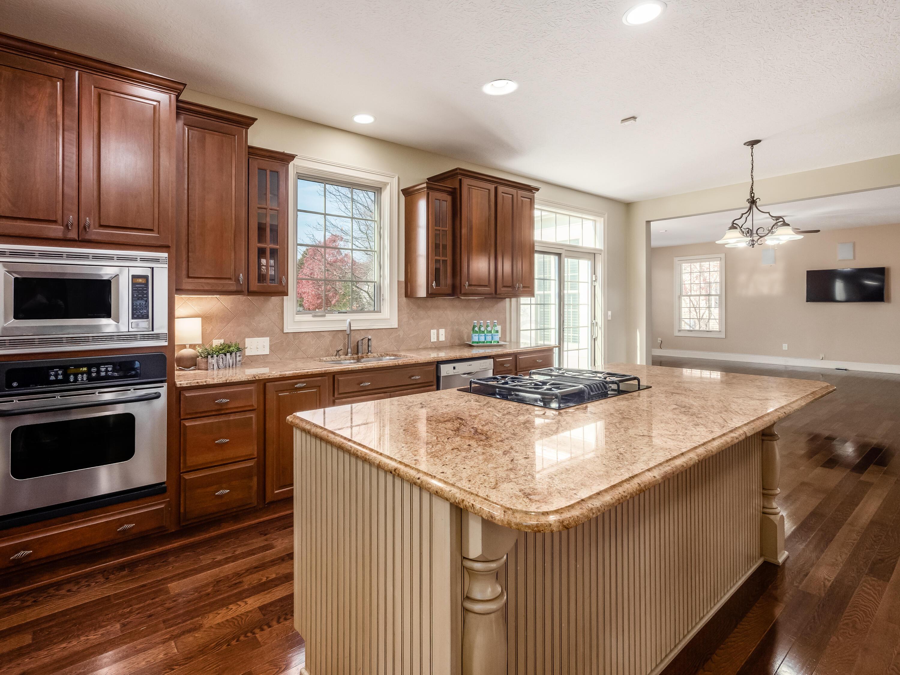 5949 Dunheath Loop Dublin, OH 43016 - Photo 20 of 57 Kitchen