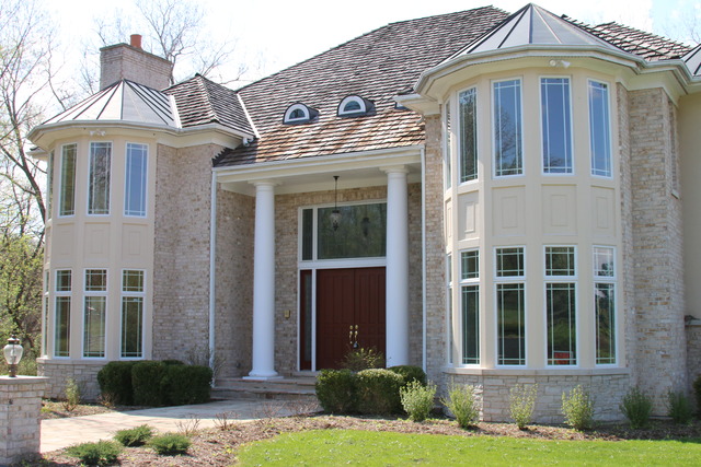 195 Bateman Road Barrington Hills, IL 60010 - Photo 4 of 23 a front view of a house with a yard