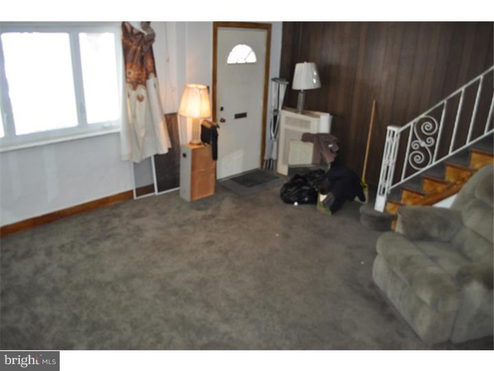6606 Lotus Road Philadelphia, PA 19151 - Photo 2 of 10 Living Room