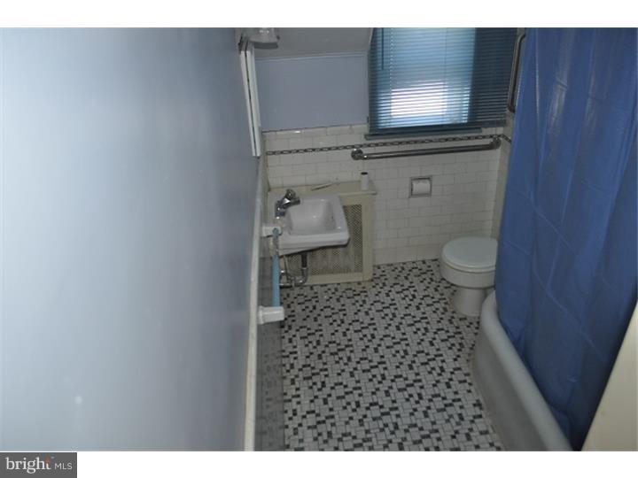 6606 Lotus Road Philadelphia, PA 19151 - Photo 8 of 10 Bathroom
