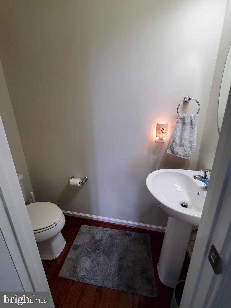 23575 Christina Ridge Square Ashburn, VA 20148 - Photo 15 of 38 Powder Room