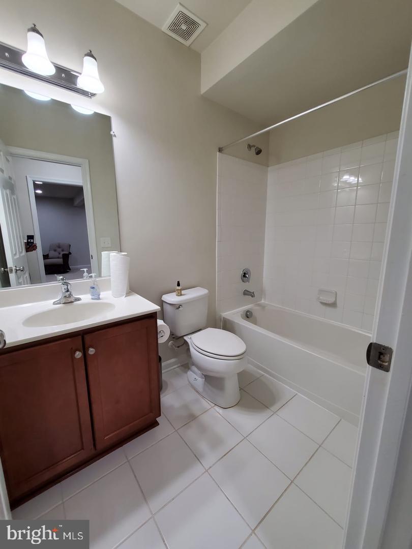 23575 Christina Ridge Square Ashburn, VA 20148 - Photo 28 of 38 Bathroom 2