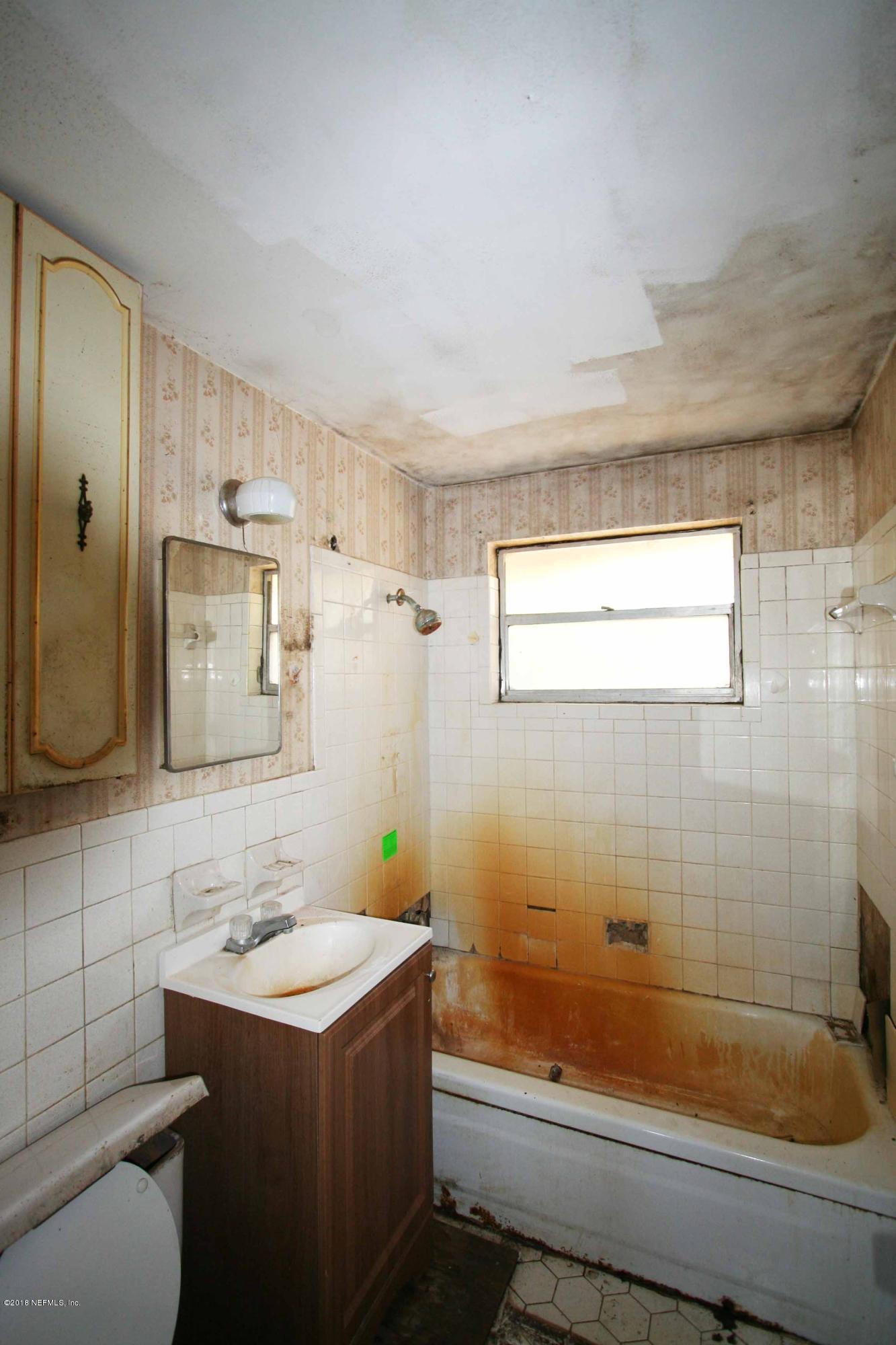 5569 Long Branch Road Jacksonville, FL 32234 - Photo 9 of 9 a bathroom with a sink a toilet and bathtub