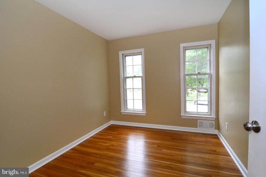 7610 Hayfield Road Alexandria, VA 22315 - Photo 20 of 28 Bedroom #4