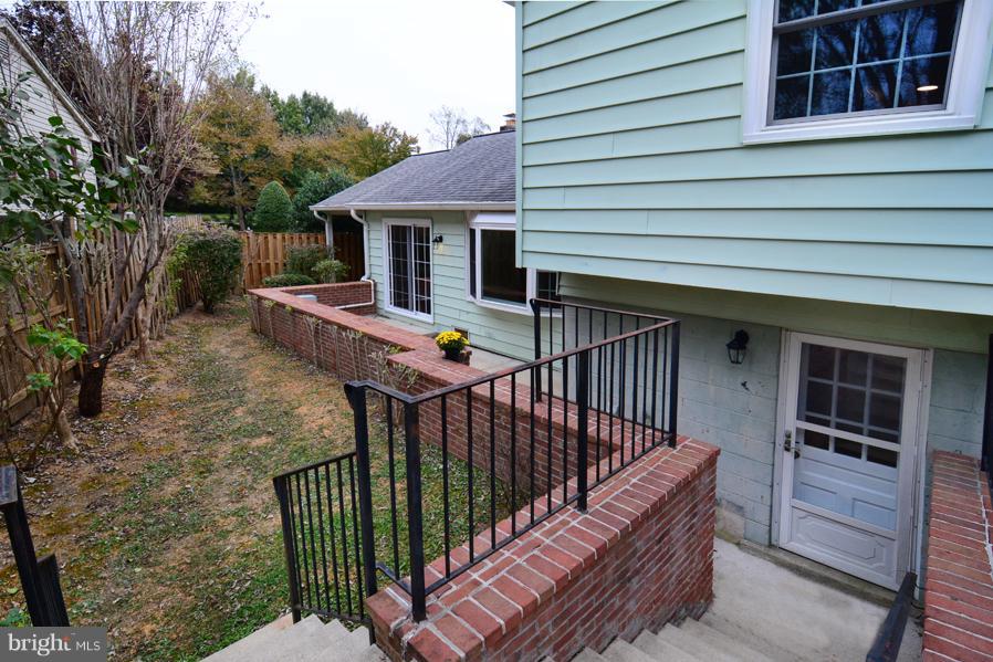 7610 Hayfield Road Alexandria, VA 22315 - Photo 23 of 28 Exterior (Rear)