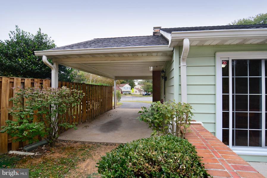 7610 Hayfield Road Alexandria, VA 22315 - Photo 25 of 28 Exterior (Rear)