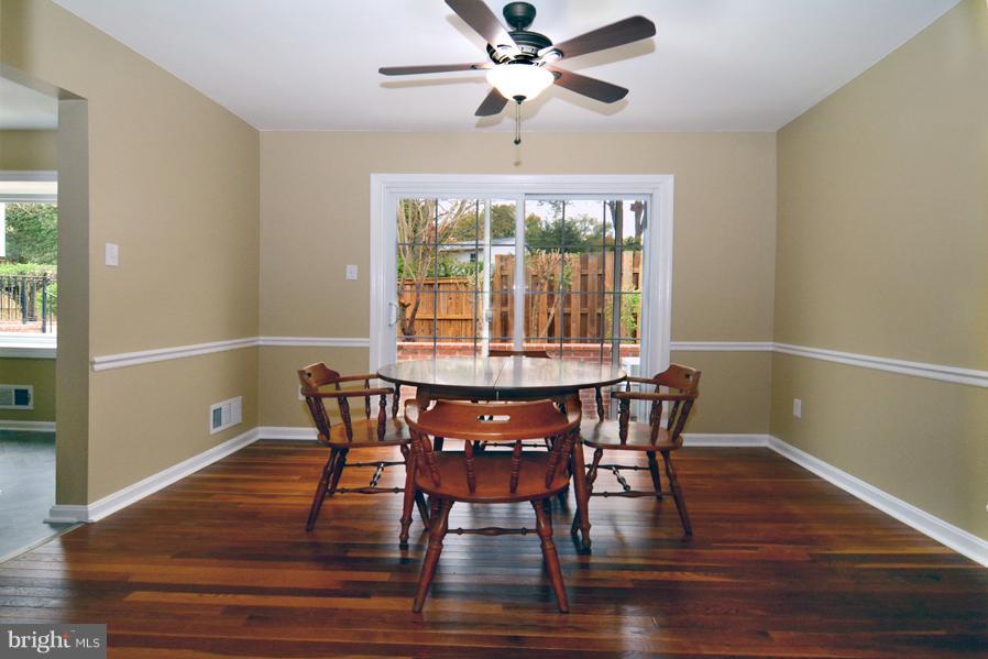 7610 Hayfield Road Alexandria, VA 22315 - Photo 7 of 28 Dining Room