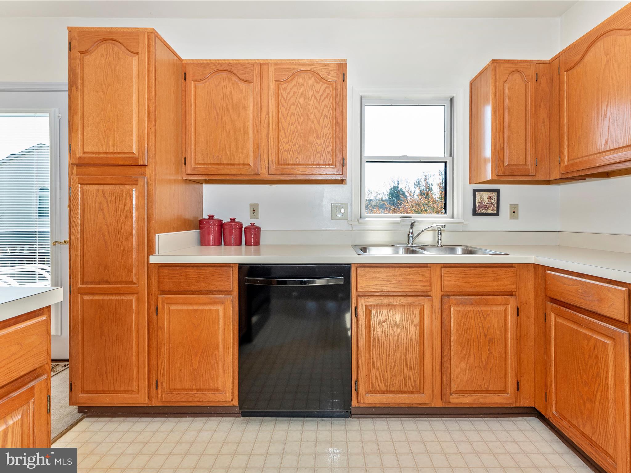 9 Victoria Square Frederick, MD 21702 - Photo 15 of 42 Kitchen