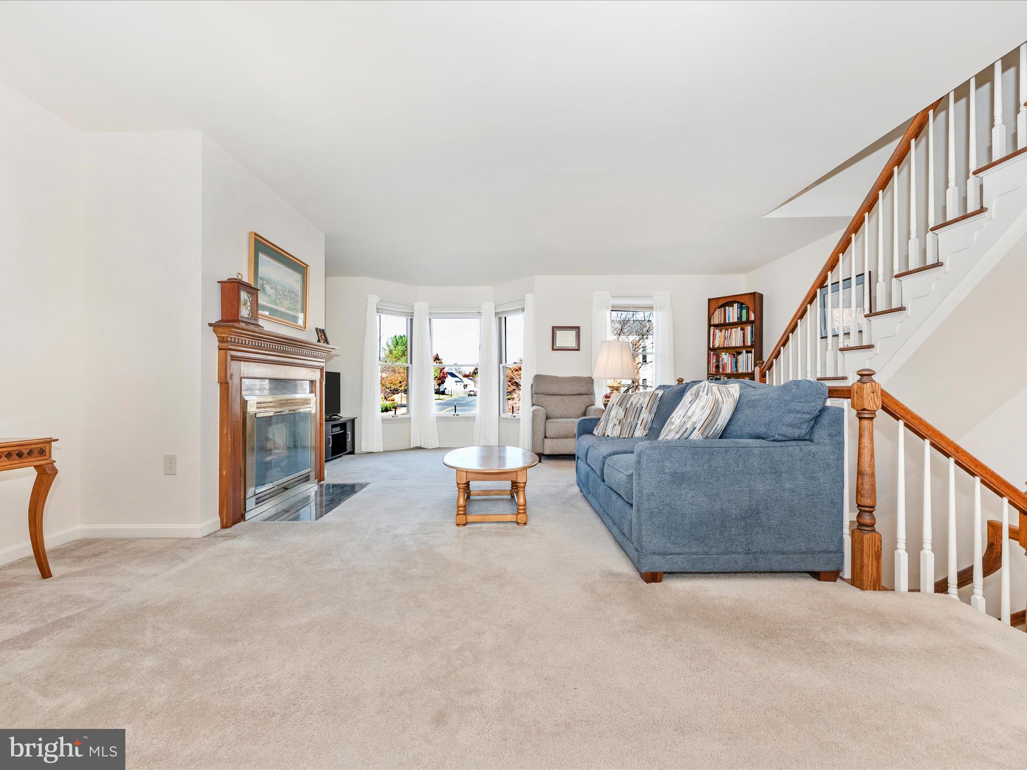 9 Victoria Square Frederick, MD 21702 - Photo 6 of 42 Living Room