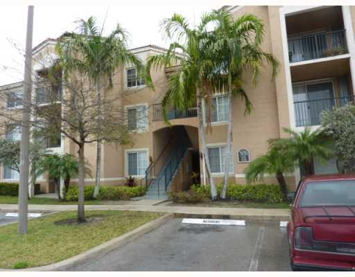 7970 North Nob Hill Road, Unit 5204 Tamarac, FL 33321 - Photo 1 of 4 Exterior Front