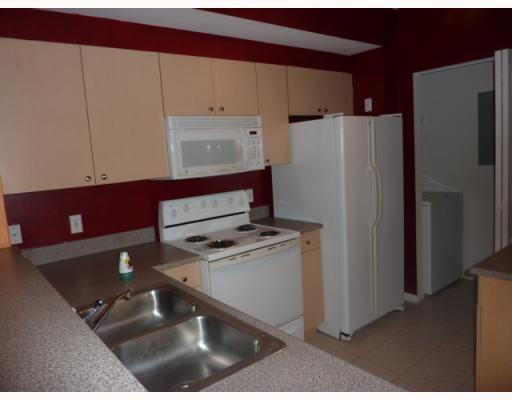 7970 North Nob Hill Road, Unit 5204 Tamarac, FL 33321 - Photo 2 of 4 Kitchen