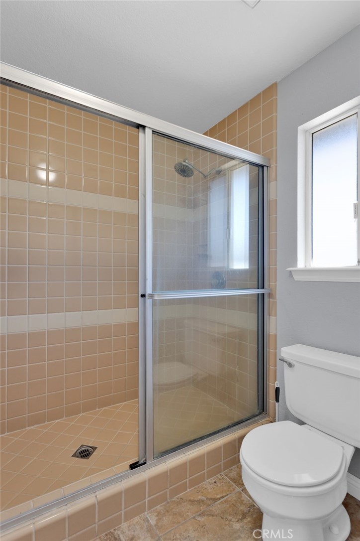 12275 Tesuque Road Apple Valley, CA 92308 - Photo 32 of 53 Master bathroom