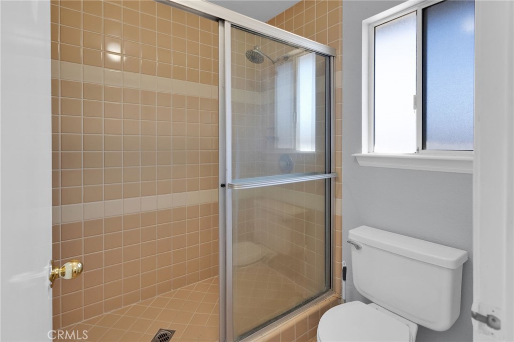 12275 Tesuque Road Apple Valley, CA 92308 - Photo 33 of 53 Master Bathroom