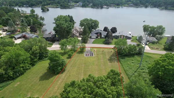 $119,900 | 7447 Driftwood Drive North, Fenton, MI 48430
