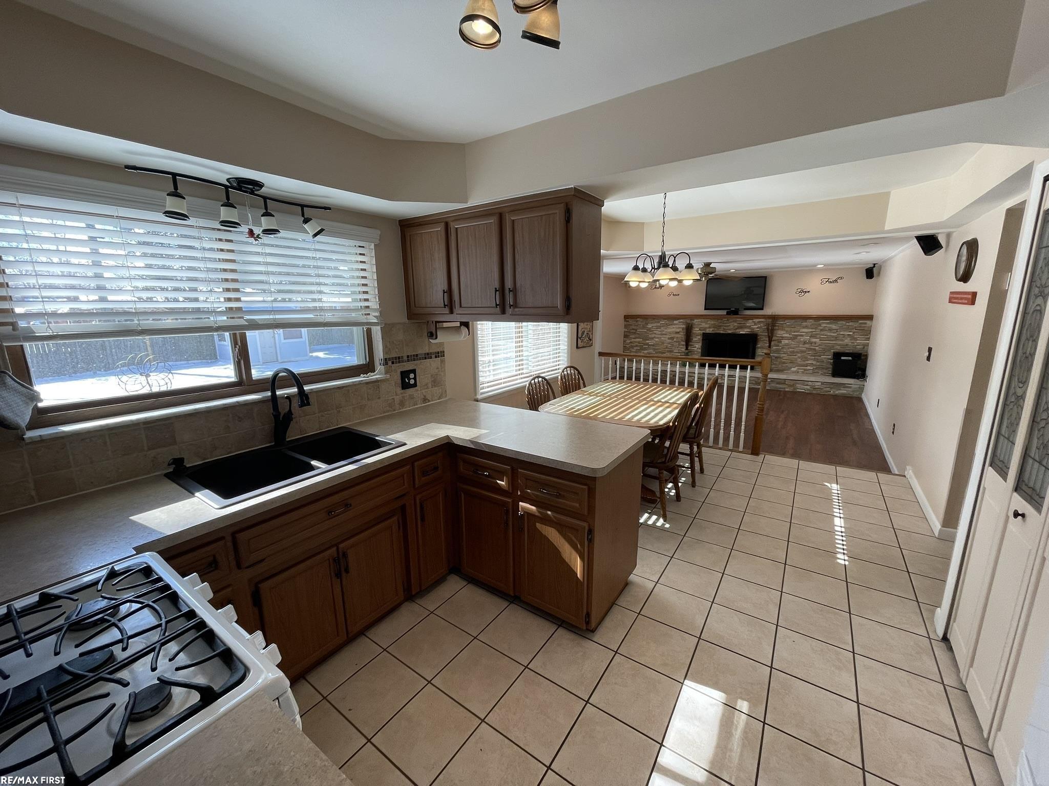 4848 East 12 Mile Road Warren, MI 48092 - Photo 10 of 30 50166828-12a79e24-93df-4a6b-9024-7b446e7200d8.JPG