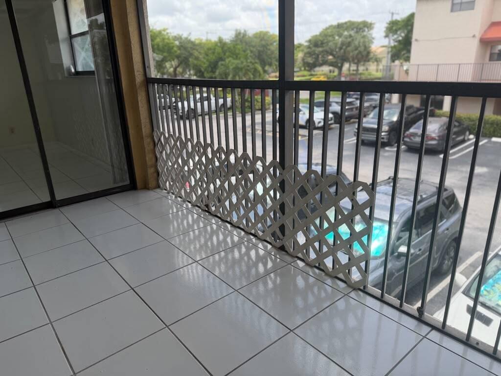 2977 Riverside Drive Coral Springs, FL 33065 - Photo 9 of 24 WhatsApp Image 2026-06-28 at 16.50.54 (1