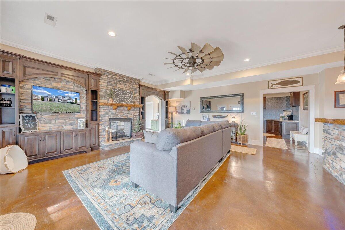 574 Frontier Way Fincastle, VA 24090 - Photo 58 of 104 062-MIB02370