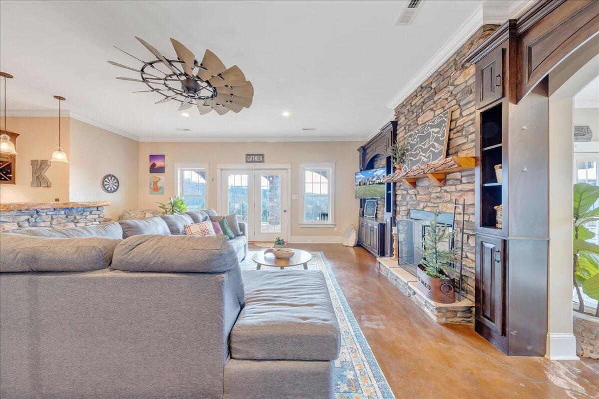 574 Frontier Way Fincastle, VA 24090 - Photo 61 of 104 065-MIB02376