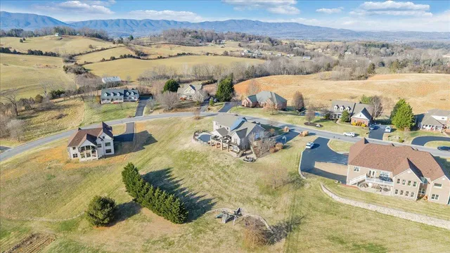$899,950 | 574 Frontier Way, Fincastle, VA 24090