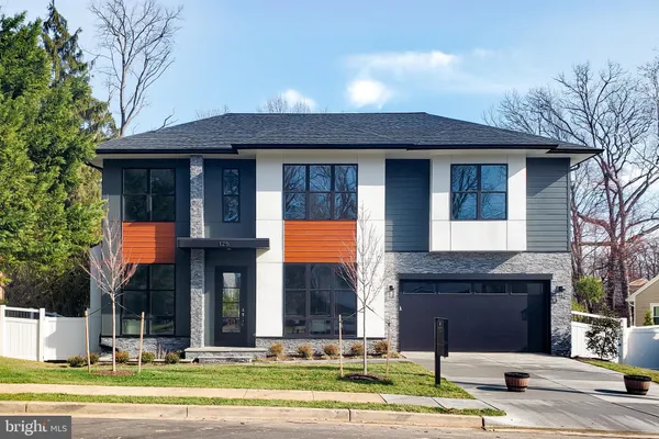 $2,050,000 | 125 Casmar Street Southeast, Vienna, VA 22180