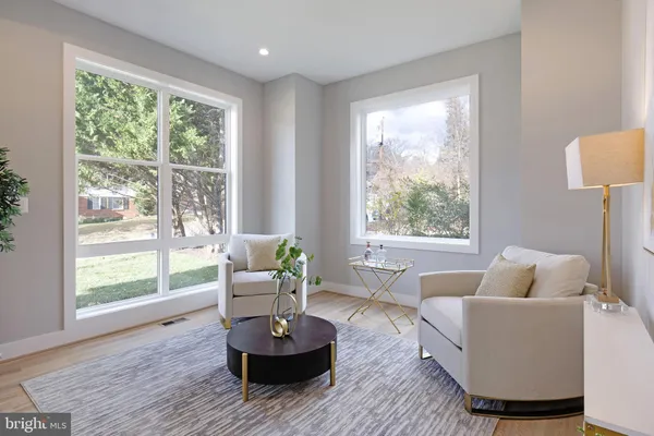 $2,050,000 | 125 Casmar Street Southeast, Vienna, VA 22180