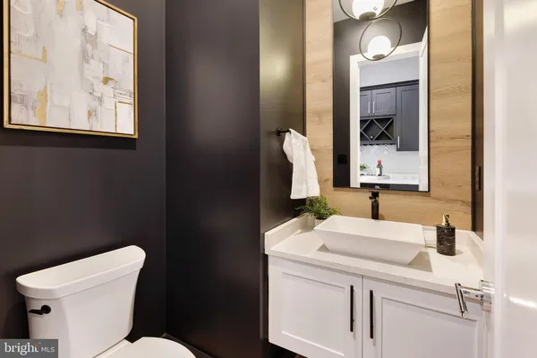 $2,050,000 | 125 Casmar Street Southeast, Vienna, VA 22180