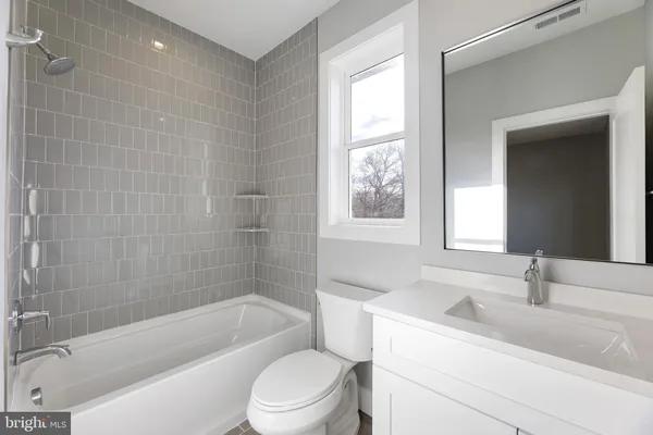 $2,050,000 | 125 Casmar Street Southeast, Vienna, VA 22180