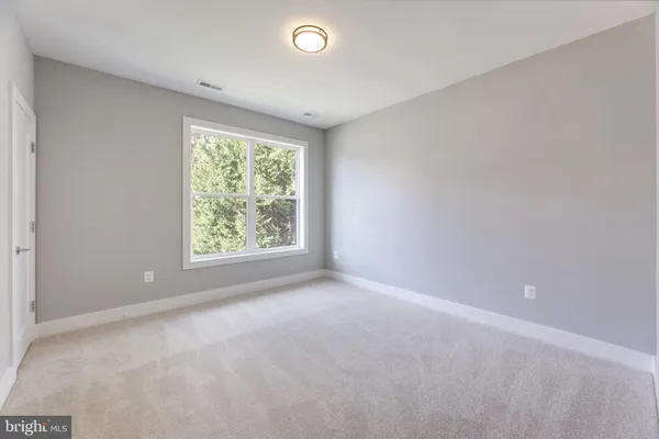 $2,050,000 | 125 Casmar Street Southeast, Vienna, VA 22180