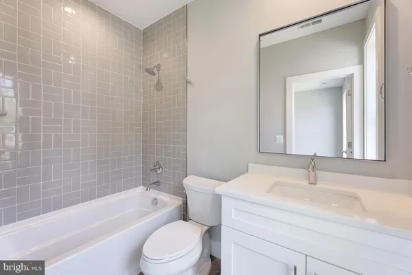 $2,050,000 | 125 Casmar Street Southeast, Vienna, VA 22180