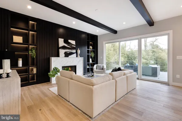 $2,050,000 | 125 Casmar Street Southeast, Vienna, VA 22180