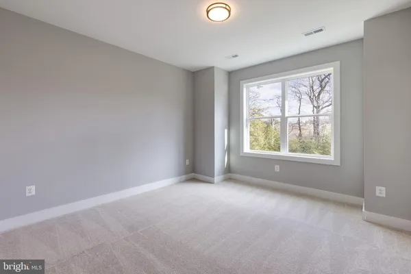 $2,050,000 | 125 Casmar Street Southeast, Vienna, VA 22180