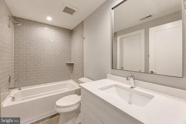 $2,050,000 | 125 Casmar Street Southeast, Vienna, VA 22180