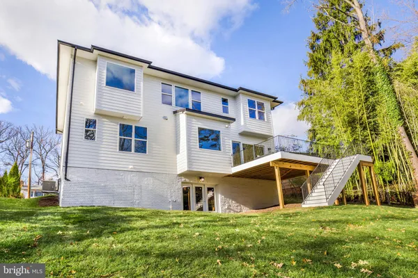 $2,050,000 | 125 Casmar Street Southeast, Vienna, VA 22180