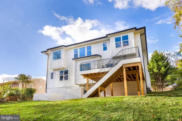 $2,050,000 | 125 Casmar Street Southeast, Vienna, VA 22180