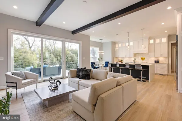 $2,050,000 | 125 Casmar Street Southeast, Vienna, VA 22180