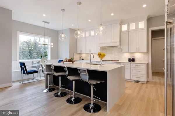 $2,050,000 | 125 Casmar Street Southeast, Vienna, VA 22180