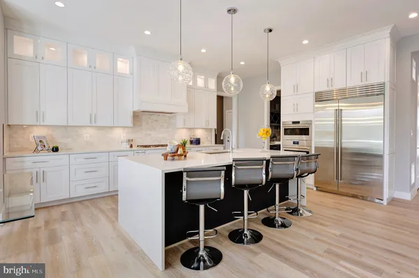 $2,050,000 | 125 Casmar Street Southeast, Vienna, VA 22180