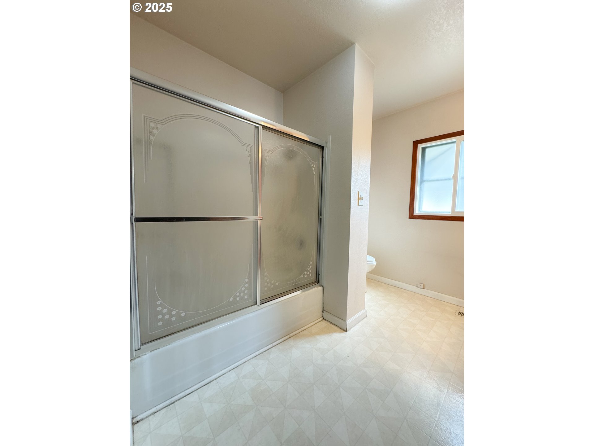 1050 Elm Street Baker City, OR 97814 - Photo 11 of 28 a view of an empty room