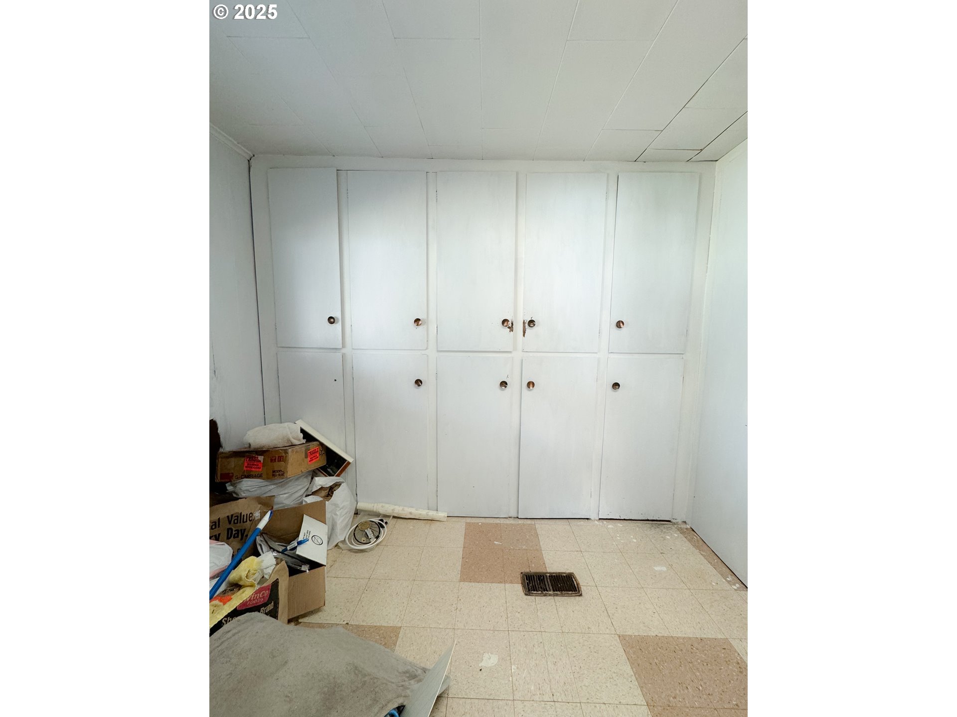 1050 Elm Street Baker City, OR 97814 - Photo 18 of 28 a view of a room with gym equipment