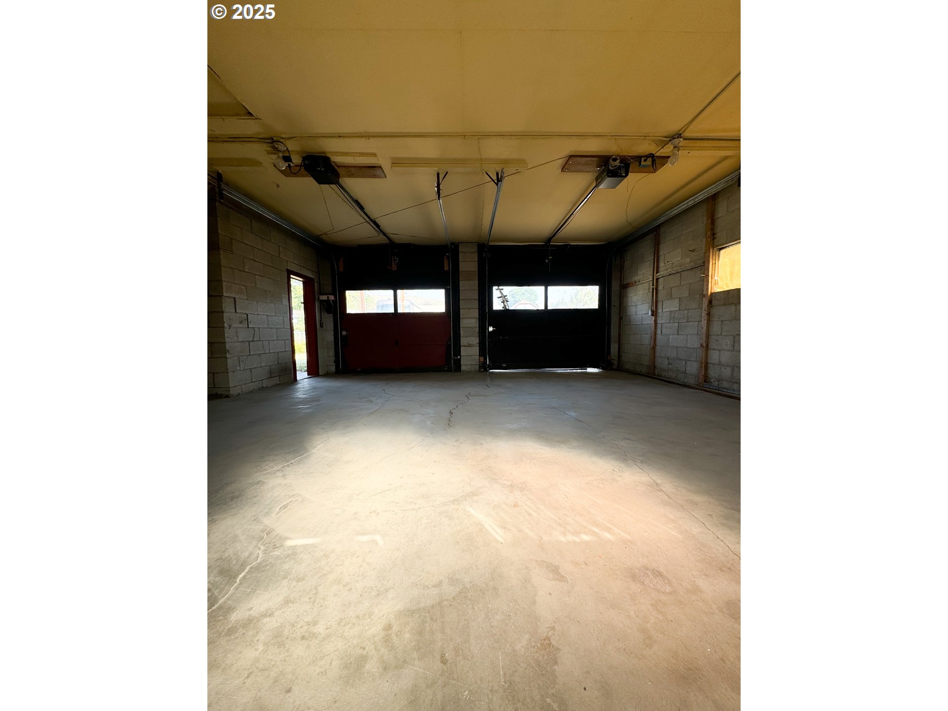 1050 Elm Street Baker City, OR 97814 - Photo 20 of 28 a view of a room with window
