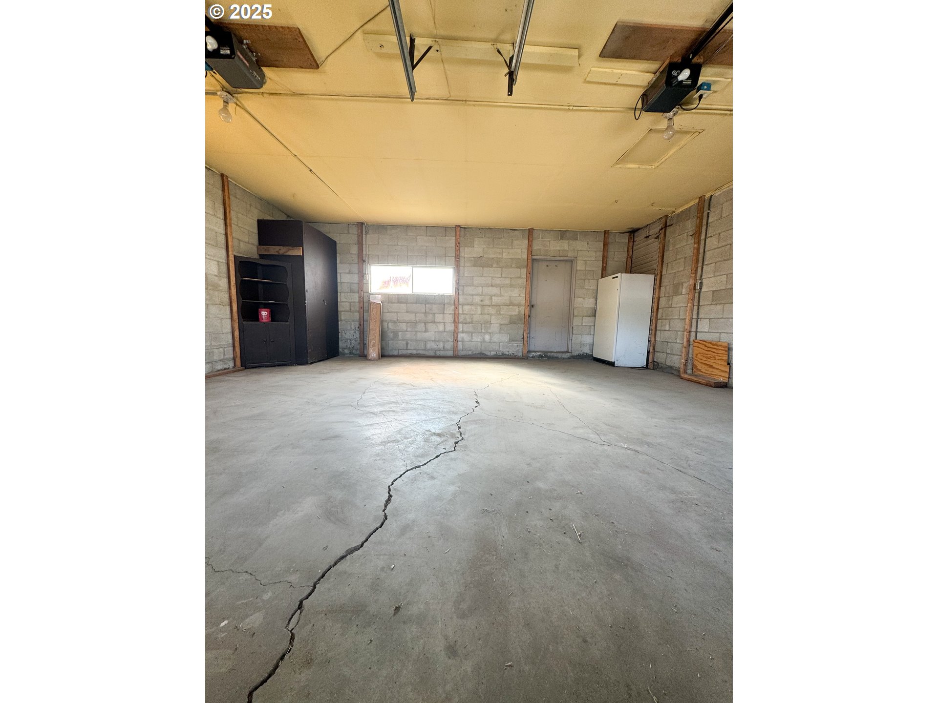 1050 Elm Street Baker City, OR 97814 - Photo 21 of 28 a view of a livingroom with a fireplace